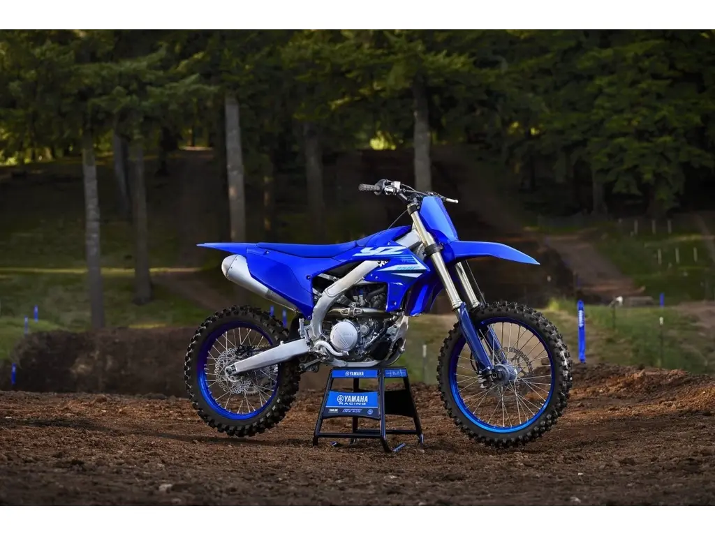 Yamaha YZ450F motor trail terbaik 2025 dengan teknologi Power Tuner