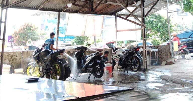 Analisa Usaha Cuci Motor: Keuntungan, Tantangan, dan Peluang