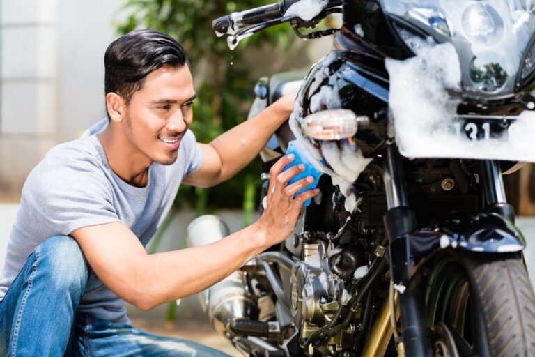 Cara Mencuci Motor Matic dan Manual yang Efektif dan Aman