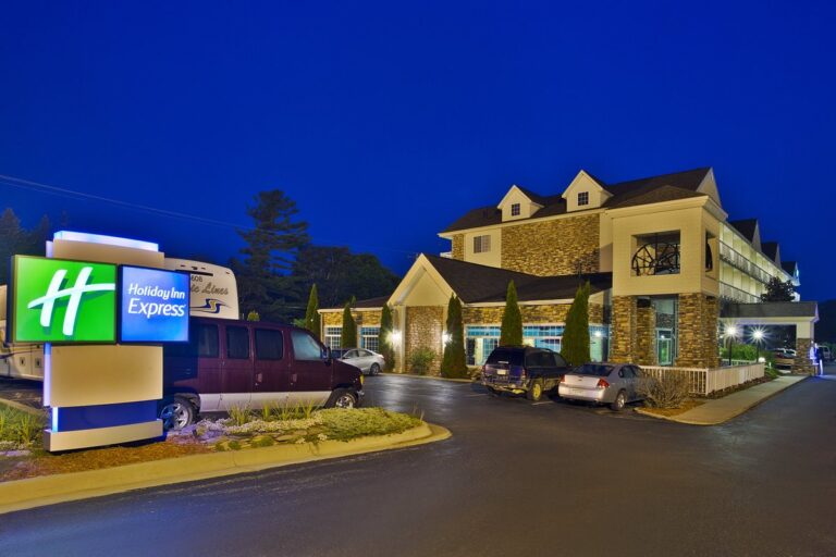 Hamilton Inn Select Beachfront Booking Guide & Review | Best Mackinaw City Hotel with Lake Huron Views